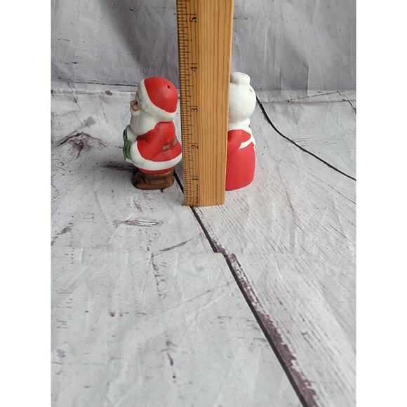 1987 Enesco Chris Davenport Santa Mrs Clause Salt & Pepper Holding S & P Letter - Picture 8 of 11